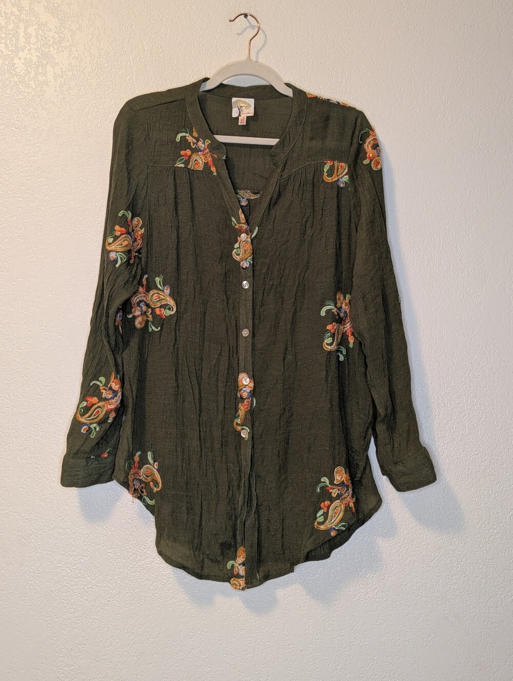 Fig And Flower Green Floral Embroidered Button-Down Blouse - Picture 2 of 7